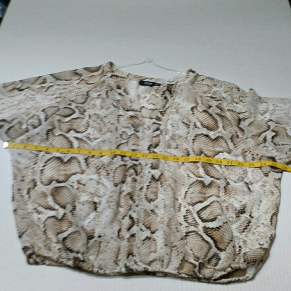 A.N.A. A New Approach Snake Skin V Neck Blouse XL - Picture 4 of 8